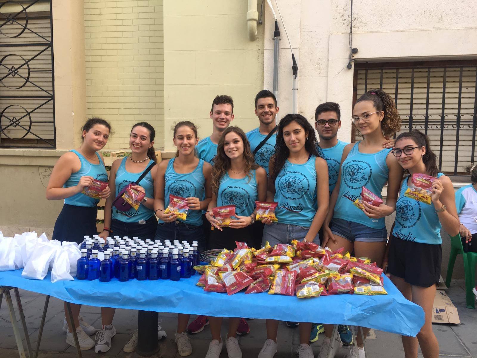Participantes y colaboradores en la carrera con Bondia